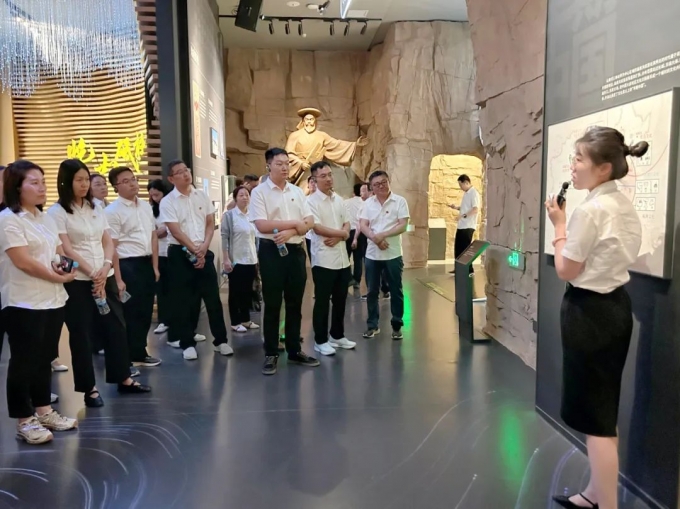 我校,舉行,慶祝,建黨,104周年,暨,“,兩優(yōu)一先, . 我校舉行慶祝建黨104周年暨“兩優(yōu)一先”表彰大會(huì)